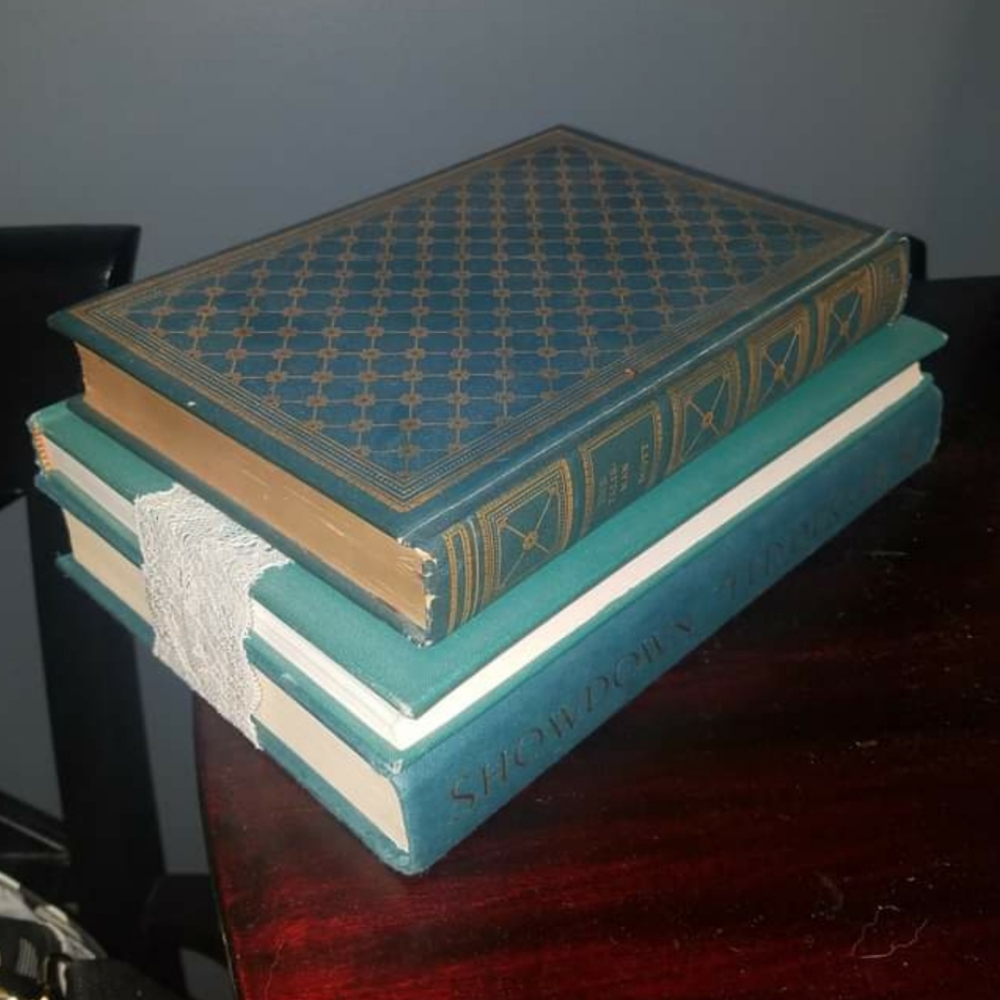 10 Vintage teal books centerpieces